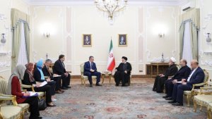 الدکتور رئیسی: العلاقات الثنائیة بین ایران و صربیا بحاجة الی التعزیز و التوثیق لاسیما بالمجالات التجاریة و الاقتصادیة/ أکد علی دعم بلاده لارساء السلام و الاستقرار فی منطقة البلقان/ أعرب رئیس البرلمان الصربی عن رغبته فی تطویر مستوی العلاقات التجاریة مع ایران علی وجه الخصوص المناسبات الصناعیة و الزراعیة