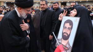 Shrine Defenders insightful, true intellectuals of society/ Blood of martyrs removes mask from face of hypocrisy, is the most effective factor against modern ignorance
