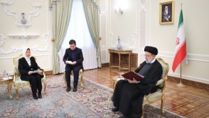 الدکتور رئیسی: لدی ایران ارادة‌ جادة لتعزیز العلاقات مع الاکوادور/ علی السفیرین و الساسة للبلدین توفیر أرضیات تبادل الامکانیات و الطاقات المتبادلة لدی الطرفین/ سفیرة الاکوادور: ایران دولة هامة علی الصعیدین الاقلیمی و العالمی