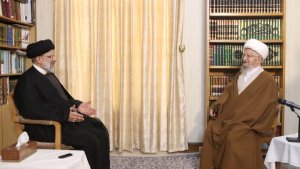 Grand Ayatollah Makarem Shirazi: Gov't round-the-clock services, activities to solve country's problems worthy of praise/ Emphasis on accurate, timely explanation of gov't achievements to inform people, create hope in society/ Dr Raisi: If there were no problems at the beginning of gov't activities, effects of openings would reach people's tables earlier 
