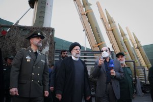 رونمایی از پهپاد «مهاجر 10» و الحاق انبوه موشک های راهبردی به نیروهای مسلح