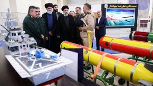 Dr Raisi's 1.5 hour visit to exhibition of latest technological achievements of Ministry of Defence
