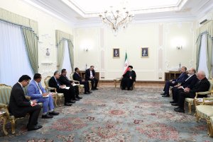 دکتر رئیسی: با تدوین برنامه راهبردی بلندمدت، می‌توانیم راه‌های طی نشده، به‌ویژه در افزایش مناسبات اقتصادی را تجربه کنیم/ وزیر خارجه مالزی: ایران شریک بسیار مهم مالزی در منطقه و جهان اسلام است 