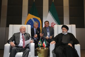 دکتر رئیسی: همکاری‌های ایران و برزیل می‌تواند بیش از پیش گسترش یابد/ با وجود تحریم‌های ظالمانه، پیشرفت‌های ایران در علم و فناوری جهشی است/ رئیس جمهور برزیل: تحریم نوعی سلاح جنایی علیه ملت‌هاست که مردم را هدف قرار می‌دهد/ ساختار کنونی سازمان ملل در جلوگیری از تجاوز قدرت‌ها علیه حقوق ملت‌ها ناتوان است