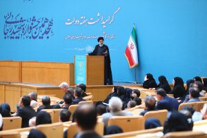 نظام اداری کارآمد، چابک و امیدآفرین، برای تحقق اهداف انقلاب و دوام نظام ضروری است/ ‌ همه مدیران مامور به بازنگری در فرآیندها با هدف چابکتر، سریع‌تر و سهل‌تر شدن نظام اداری هستند/ تاکید بر ضرورت هوشمندسازی، حفظ کرامت ارباب رجوع و توجه به دانش‌افزایی کارکنان
