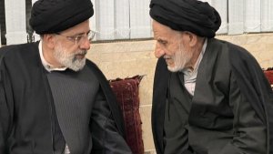 Dr Raisi visits Ayatollah Ebadi, expresses condolences on his wife's demise