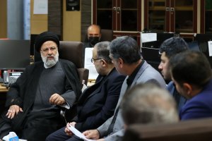 بازدید سرزده رئیس جمهور از مرکز شبانه‌روزی مبارزه با مفاسد نهاد ریاست جمهوری/ دکتر رئیسی: کار این مرکز جلوه‌ای از مردمی‌سازی مبارزه با فساد در دولت مردمی محسوب می‌شود/ اعلام مصادیق فساد بدون برخورد یا بیان نتایج پیگیری، از آسیب‌های مبارزه با فساد است
