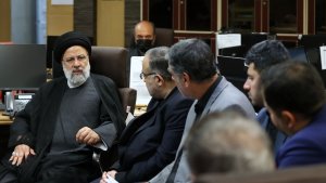 President makes unannounced visit to Presidential Centre for Combatting Corruption/ Dr Raisi: The work of this centre manifestation of popularisation of fighting corruption in Popular Administration
