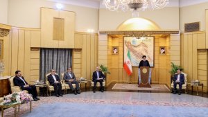 یجب ان تلعب منظمة الأمم المتحدة دورا ممیزا و مصیریا فی تحقیق النمو و ارساء الأمن و السلام و العدالة علی المستوی العالمی/ لابد ان تکون قرارات منظمة الأمم المتحدة بدون قبول التأثیر من القوی الکبری/ سنصبح لسان الشعب الایرانی الناطق لکی نبین الحقائق عن منبر الجمعیة العامة للأمم المتحدة