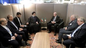 الدکتور رئیسی: ایران جاهزة لتطویر العلاقات مع دول الجوار/ أکد علی ضرورة همة المدراء و المسؤولین للبلدین لتطویر مستوی العلاقات الثنائیة بینهما/ الرئیس الجزائری: حوّلت العقوبات المفروضة علی ایران هذا البلد الی دولة قویة/ توثیق العلاقات بین البلدان المسلمة سبب لتعزیز القوة فی مواجهة المتغطرسین