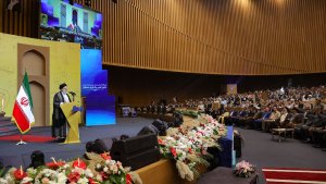 Mustafa Award raises hands of scientists who follow beneficial science as a role model in the world/ West's concern about Islamic Revolution was formation of a rival civilisation/ Thanks to the glorious Islamic Revolution, we have made great strides in humanities, universities
