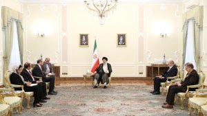 موقف ایران حیال قضایا جمهوریة أذربیجان و أرمینیا یتمثل فی الحوار و اجراء المفاوضات/ أعلن عن استعداد بلاده للتعاون لصون السلام و الاستقرار و احلال الأمن و السلام فی منطقة القوقاز