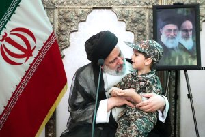 دیدار با خانواده شهدا و جانبازان حوادث تروریستی حرم شاهچراغ