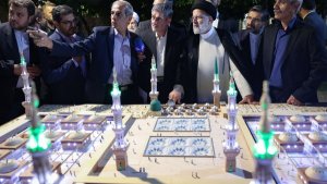 The President visited the exhibition of 35 important handicrafts of Fars province. 
