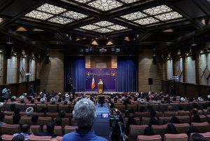 شایسته‌سالاری، گفتمان امام و رهبری و بیانیه گام دوم انقلاب مبانی کار دولت مردمی است/ مدیران بدانند اگر دچار بی‌انگیزگی شوند، دولت با آنها عقد اخوت ندارد/ ضرورت حفظ روحیه مطالبه‌گرانه و دغدغه‌مندانه جامعه فرهنگی کشور
