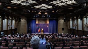 Meritocracy, discourse of Imam Khomeini, Supreme Leader, Declaration of the Second Step of the Revolution the foundations of Popular Administration's work/ Managers should know that if they become unmotivated, gov't does not have a bond of brotherhood with them
