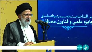 نعلم و دانش باید گره‌ زندگی مردم را باز کند 