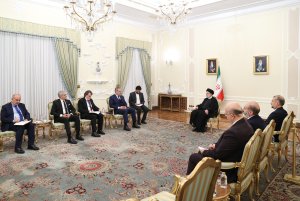 دکتر رئیسی: گفتگوها میان کشورهای منطقه قفقاز زمینه‌ساز حل مشکلات خواهد شد/ تاکید بر لزوم همگرایی کشورهای اسلامی در فشار آوردن به صهیونیست‌ها برای توقف بمباران غزه و برقراری آتش‌بس/ فیدان: نقش ایران در استقرار صلح و ثبات در منطقه موثر، تعیین‌کننده و همراه با ابتکار عمل است
