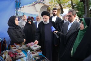 Visiting exhibition of achievements of female entrepreneurs in Kurdistan province