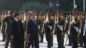 Dr Raisi officially welcomes Iraqi PM
