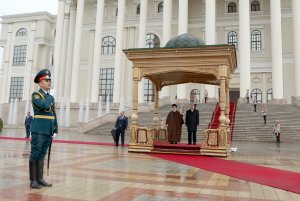 استقبال رسمی امامعلی رحمان از دکتر رئیسی در قصر ملت تاجیکستان
