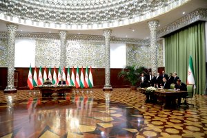 تم التوقیع علی 18 مذکرات التعاون و البیان المشترك بین ایران و طاجیکستان