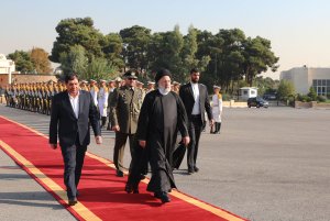 دکتر رئیسی برای شرکت در نشست اضطراری سازمان همکاری اسلامی عازم ریاض شد
