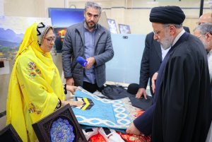 بازدید از نمایشگاه صنایع دستی و پارک علم‌و‌فناوری در شهرکرد
