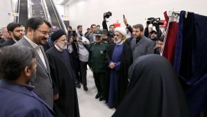 Dr Raisi enters the new city of Parand by subway
