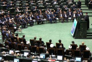 تعامل و تبادل‌نظر نمایندگان مردم با دولتمردان در رفع مشکلات کشور بسیار حائز اهمیت است/ حسرت بروز اختلاف میان دولت با مجلس و دیگر دستگاه‌ها را بر دل بدخواهان خواهیم گذاشت/ تسهیل معیشت مردم اولویت جدی دولت و مجلس است
