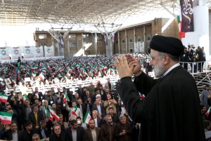 Addressing people of Karaj