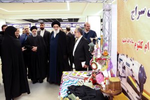 دکتر رئیسی از نمایشگاه فعالیت‌ها و دستاوردهای قرارگاه اجتماعی استان البرز بازدید کرد