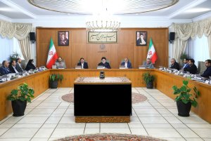 تاکید دکتر رئیسی بر تدوین سریع‌تر نظام عادلانه پرداخت بر مبنای همسان‌سازی دستمزد خدمات و مشاغل یکسان و پرهیز از اعمال سلیقه/ گزارش وزیر راه و شهرسازی از اجرای پروژه‌های عظیم جاده‌ای، ریلی و بندری کشور/ توضیحات رئیس سازمان اداری و استخدامی درباره سامانه برخط سنجش رضایت مردم از خدمات کارکنان دستگاه‌های اجرایی