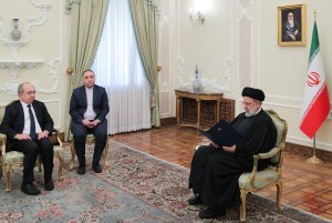 دکتر رئیسی: همکاری و انسجام کشورهای اسلامی می‌تواند ماشین جنایت رژیم صهیونیستی را متوقف کند/ سفیر بوسنی و هرزگوین: خواستار گسترش بیش از پیش روابط و همکاری‌های سازنده فیمابین هستیم