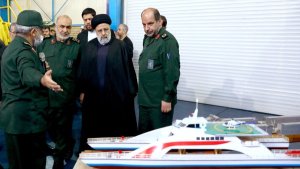 Dr Raisi's 3-hour visit to various departments of Imam Hossein (AS) University 