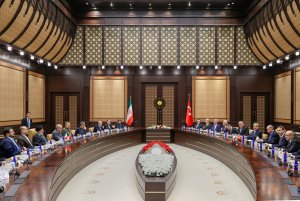 دکتر رئیسی: برگزاری هشت جلسه شورای‌عالی همکاری نماد اراده سران ایران و ترکیه برای گسترش روابط است/ قطع روابط سیاسی و اقتصادی با رژیم صهیونیستی از موثرترین اقدامات بازدارنده محسوب می‌شود/ ابراز خرسندی اردوغان از برگزاری دیدارهای پربار با رئیس جمهور و مقامات دولت ایران/ گفتگوهای مفصلی برای توسعه تبادلات تجاری و رساندن حجم مبادلات به عدد 30 میلیارد دلار داشتیم