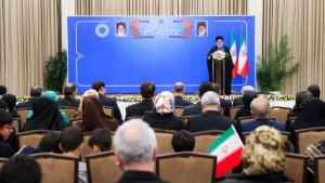Iranians abroad play key role in implementation of decisions for cementing ties with Türkiye/ Iranian embassy officials should try to resolve mental knots of Iranians living abroad and the officials of the country of their mission
