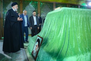 ceremony of renewing allegiance with ideals of Imam Khomeini