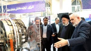 Dr Raisi's 3-hour visit to domestic production capabilities exhibition/ Issuing order to solve problems, facilitate activity process of knowledge-based companies
