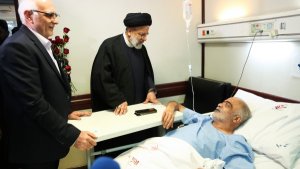 Dr Raisi visits wounded veterans of Sacred Defence
