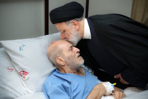 Dr Raisi visits wounded veterans of Sacred Defence