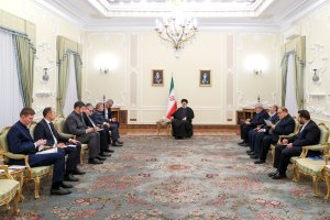دکتر رئیسی: اجرای موافقتنامه اقتصادی کشورهای اوراسیا زمینه‌ای مناسب برای گسترش بیش از پیش روابط ایران و روسیه و تاتارستان است/ برای گسترش روابط اقتصادی با همه جمهوری‌های ذیل فدراسیون روسیه آمادگی کامل داریم/ قدردانی رئیس جمهوری تاتارستان از توجه دکتر رئیسی به تقویت روابط و همکاری‌های منطقه‌ای