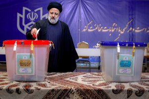Dr Raisi casts his ballot in Majlis, Assembly of Experts elections