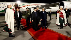 Dr Raisi arrives in Algiers
