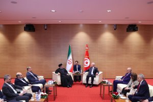 دکتر رئیسی: آماده اشتراک‌گذاری تجربیات دانشمندان ایرانی در حوزه علم و فناوری با تونس هستیم/ کشورهای اسلامی برای توقف جنایتگری صهیونیست‌ها باید روابط اقتصادی‌شان را با این رژیم قطع کنند/ قیس سعید: خواستار توسعه و ارتقای روابط با ایران هستیم/ در قبال مسئله فلسطین اختلاف موضعی با یکدیگر نداریم