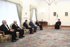 ماموریت اصلی سفارتخانه‌های جمهوری اسلامی ایران «ماموریت تحول» است/ واقف بودن به قدرت و جایگاه ایران و توان معرفی آن به عنوان کشوری پیشرفته و فن‌آور از ملزومات موفقیت سفرا در این مسئولیت/ تاکید بر اهمیت نقش سفرا در توسعه تعاملات اقتصادی و تجاری ایران با دنیا
