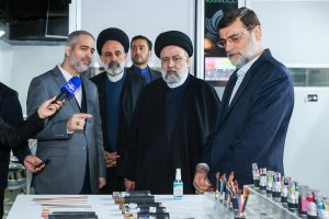 بازدید رئیس جمهور از نمایشگاه عملکرد و دستاوردهای بنیاد شهید و امور ایثارگران در دولت مردمی
