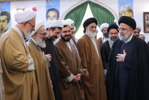 نشست با جمعی از علما و روحانیون 