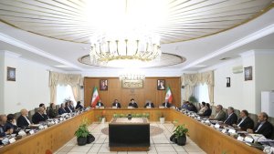 Approval of intensive efforts of gov't by Supreme Leader of the Revolution an honour for Popular Administration/ Stressing special attention to market stability
