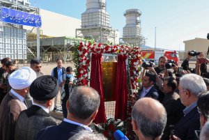 طرح توسعه نیروگاه برق سمنان با حضور دکتر رئیسی به بهره‌برداری رسید